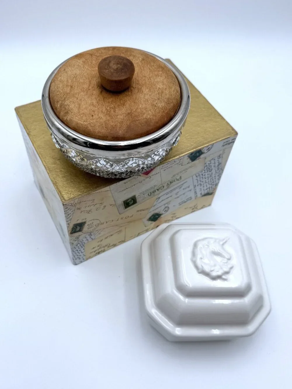 Vtg Pair Powder Jars 1930s Yardley Gardenia w Puff Wood Lid & 1980 Avon Unicorn